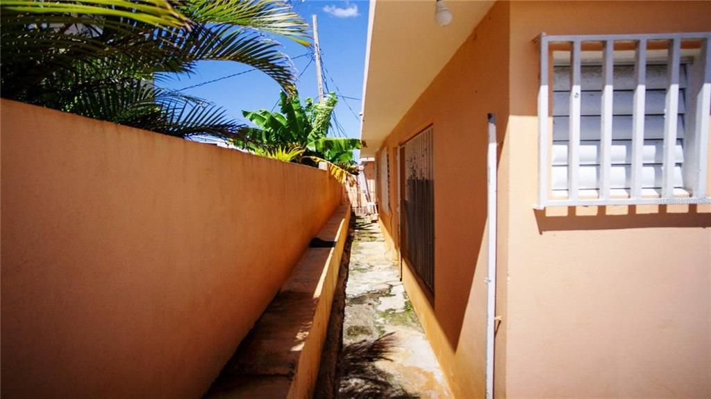 Vendido Recientemente: $225,000 (8 camas, 5 baños, 3056 Pies cuadrados)