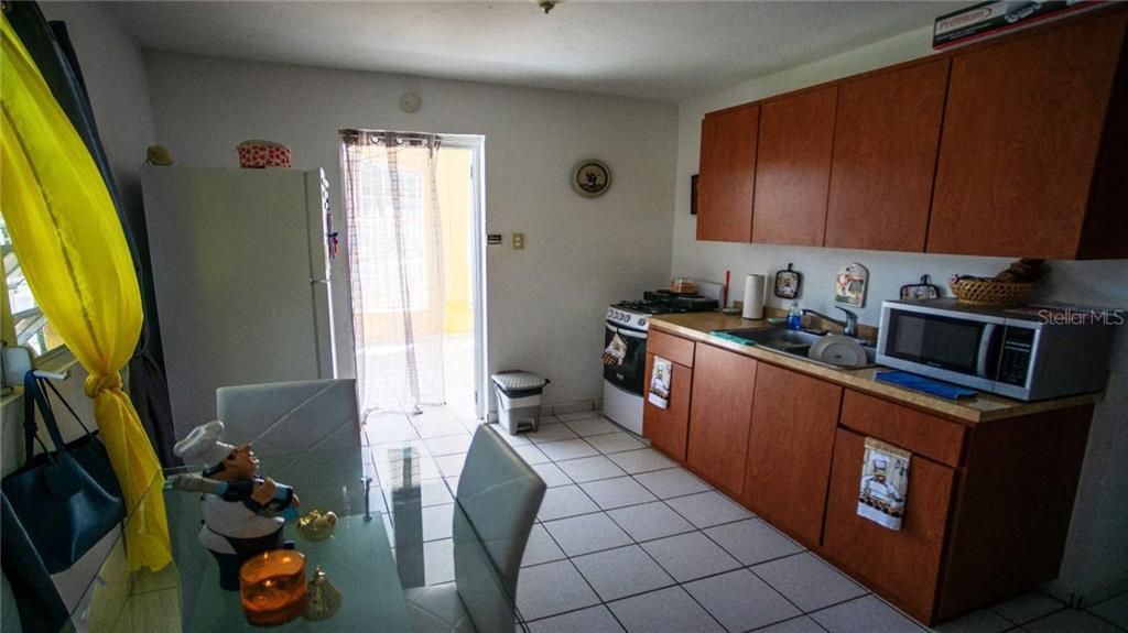 Vendido Recientemente: $225,000 (8 camas, 5 baños, 3056 Pies cuadrados)