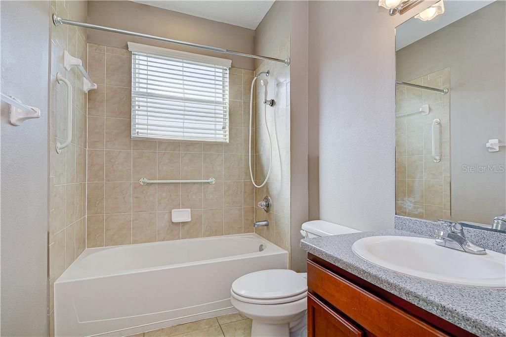 Недавно продано: $395,000 (5 спален, 3 ванн, 2720 Квадратных фут)