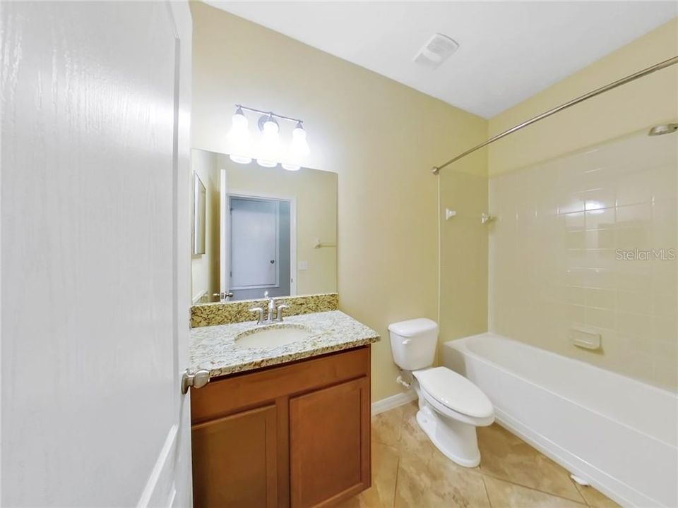 最近售出: $315,000 (4 贝兹, 3 浴室, 2027 平方英尺)