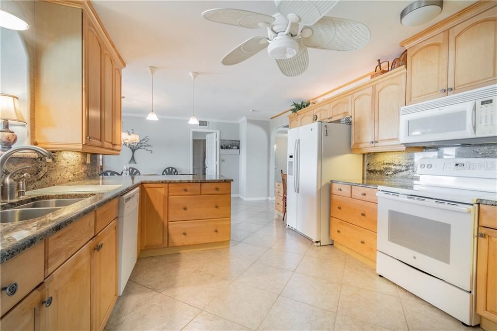 Recently Sold: $350,000 (3 beds, 2 baths, 2095 Square Feet)