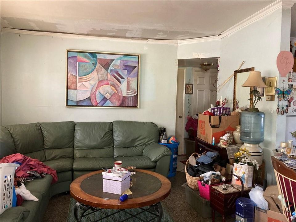 Recently Sold: $165,000 (2 beds, 1 baths, 930 Square Feet)