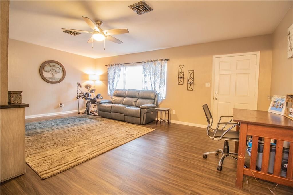 Recently Sold: $150,000 (2 beds, 1 baths, 1240 Square Feet)