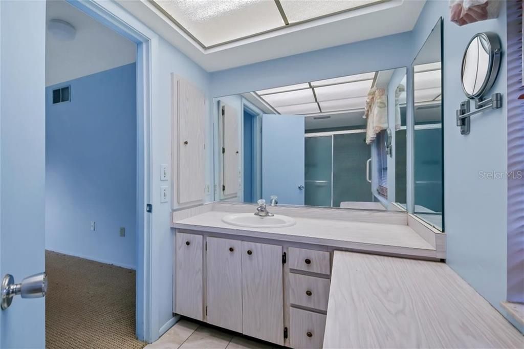 Недавно продано: $360,000 (2 спален, 2 ванн, 1660 Квадратных фут)