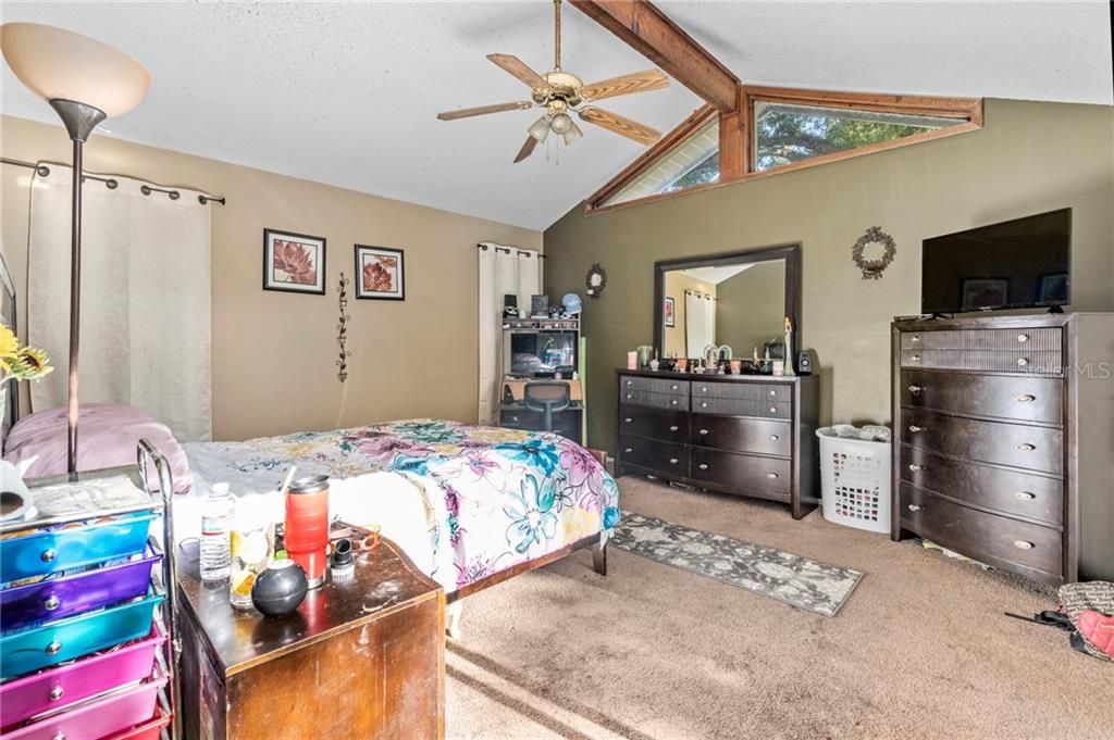 Recently Sold: $200,000 (3 beds, 2 baths, 1539 Square Feet)