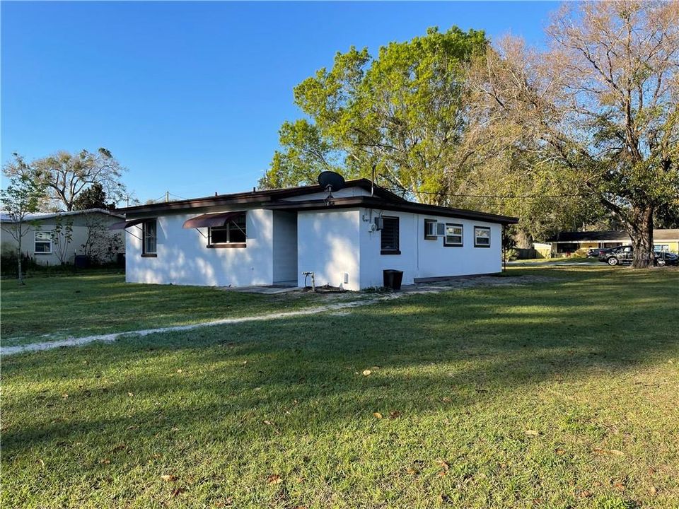 Recently Sold: $159,900 (2 beds, 1 baths, 986 Square Feet)