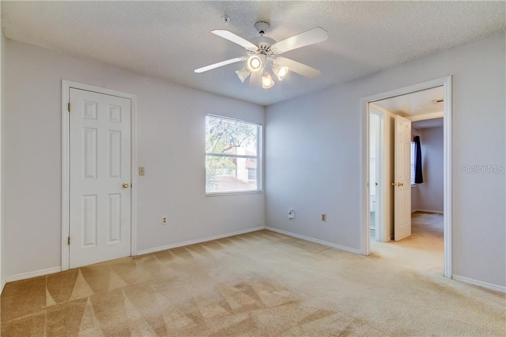Recently Sold: $165,000 (2 beds, 1 baths, 943 Square Feet)