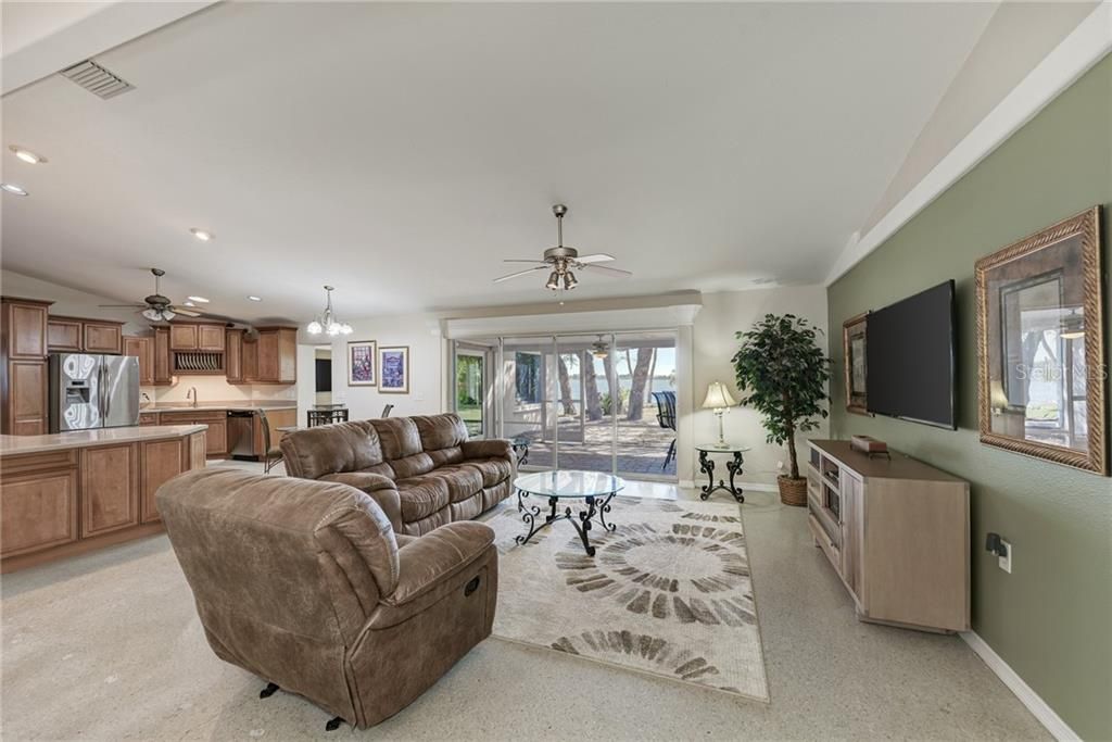 Recently Sold: $1,250,000 (3 beds, 3 baths, 2521 Square Feet)