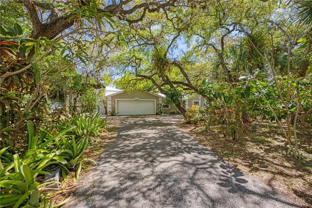 Recently Sold: $1,250,000 (3 beds, 3 baths, 2521 Square Feet)