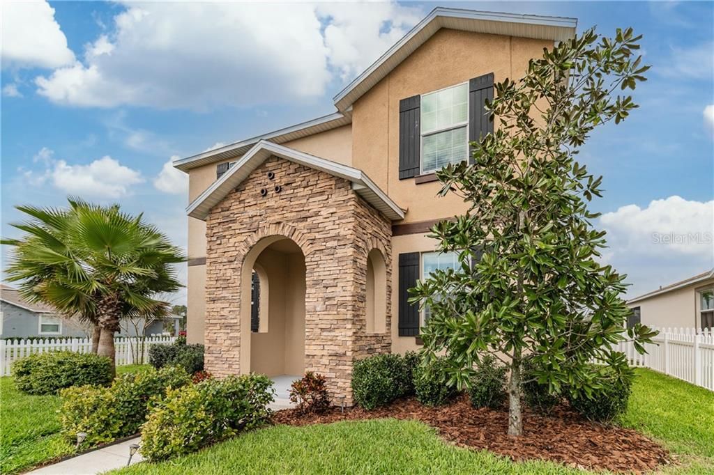 Recently Sold: $355,000 (5 beds, 3 baths, 2447 Square Feet)