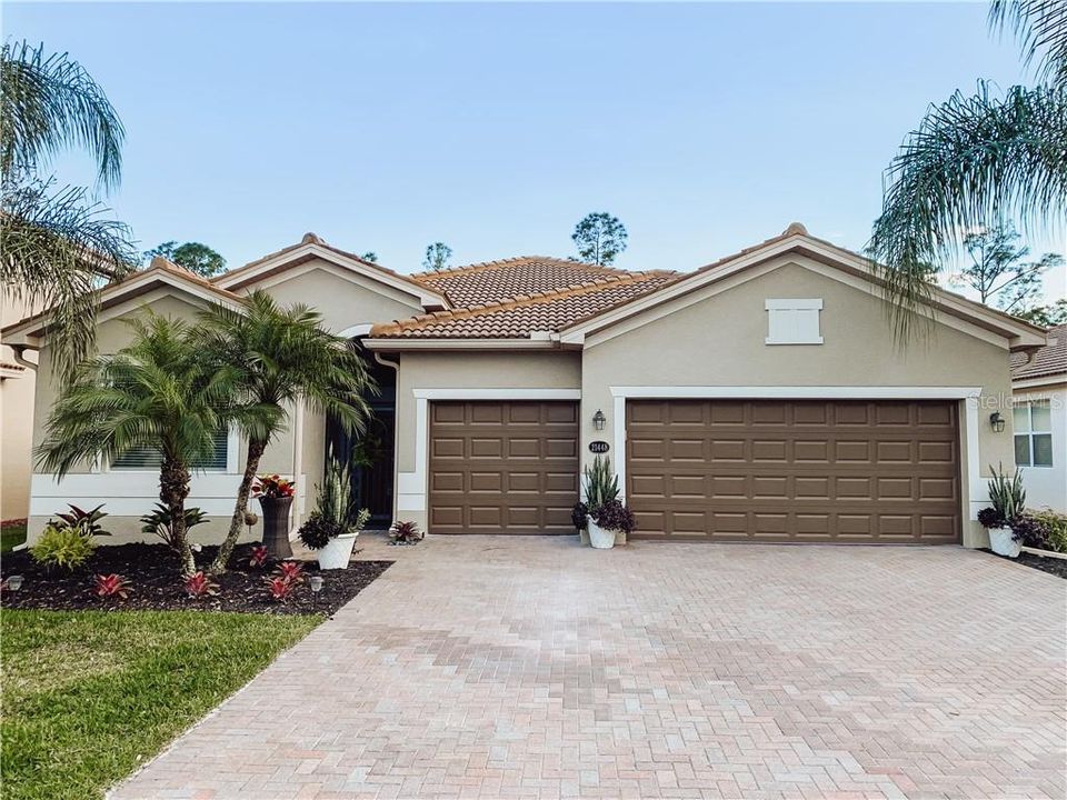 Recently Sold: $429,000 (4 beds, 3 baths, 2271 Square Feet)