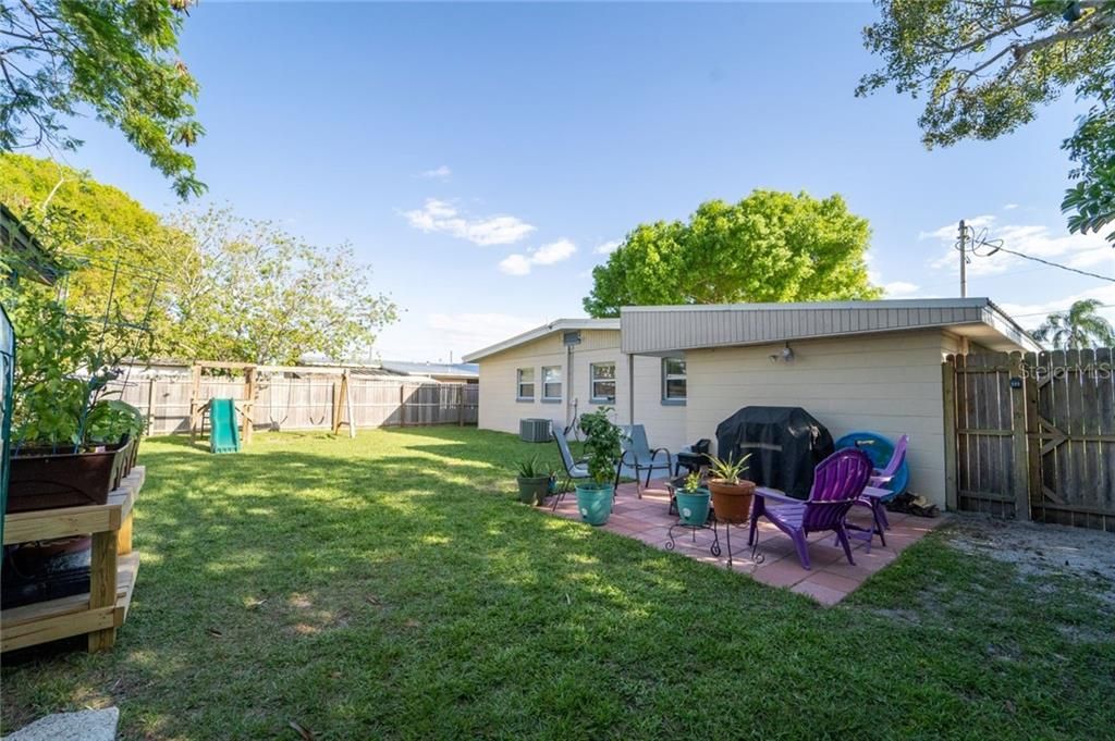 Recently Sold: $205,000 (3 beds, 1 baths, 1121 Square Feet)