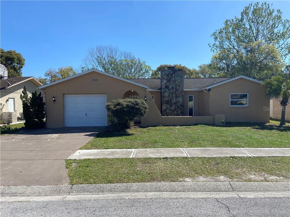 Recently Sold: $160,000 (3 beds, 2 baths, 1428 Square Feet)
