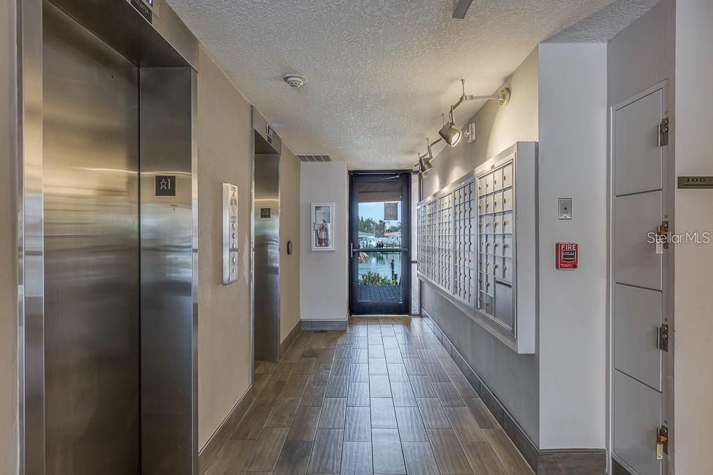 Recently Sold: $330,000 (2 beds, 2 baths, 966 Square Feet)