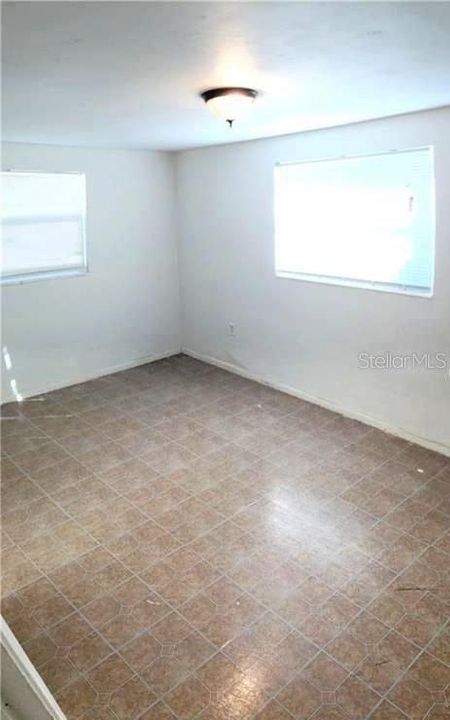 Recently Rented: $950 (3 beds, 1 baths, 1240 Square Feet)