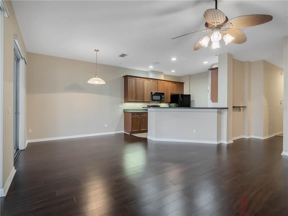 Recently Sold: $230,000 (2 beds, 2 baths, 1558 Square Feet)