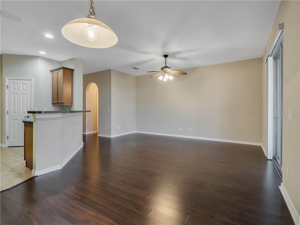 Recently Sold: $230,000 (2 beds, 2 baths, 1558 Square Feet)