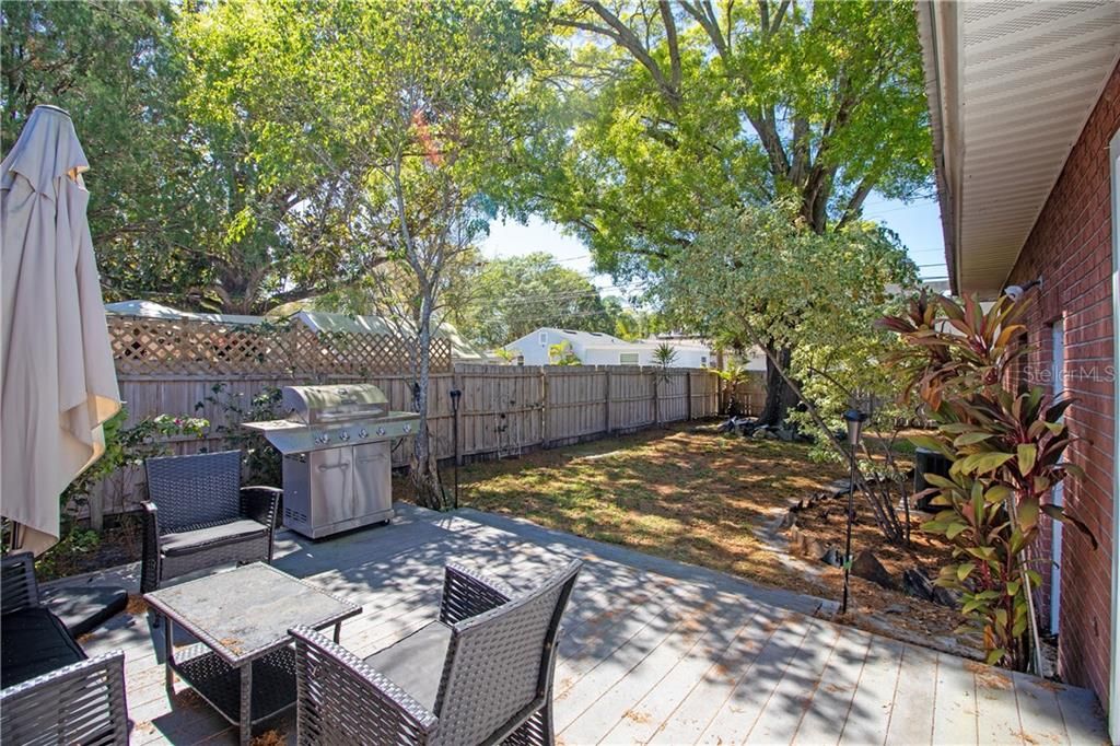 Love this deck for entertaining.  Seller will leave the stuff shown for the buyer.