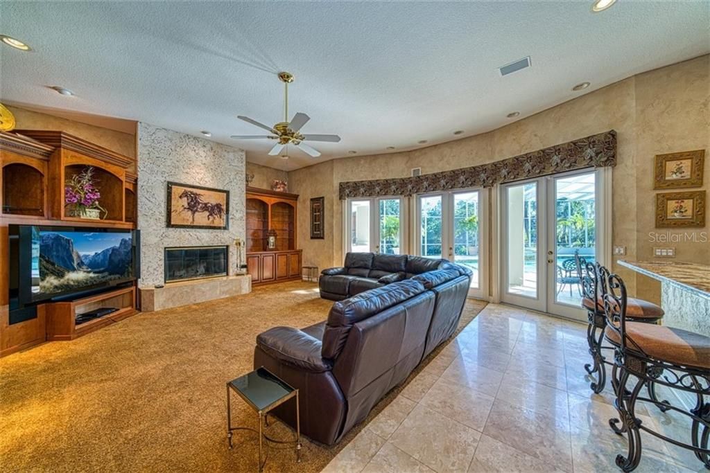 Recently Sold: $1,300,000 (5 beds, 7 baths, 6343 Square Feet)