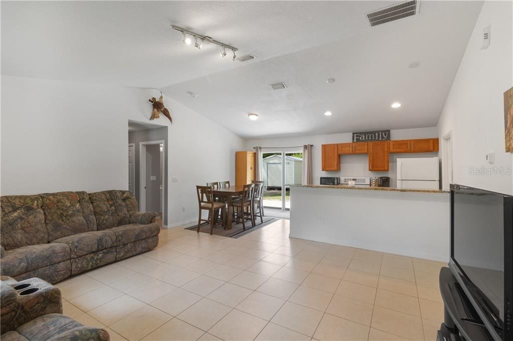 Recently Sold: $245,000 (3 beds, 2 baths, 1170 Square Feet)