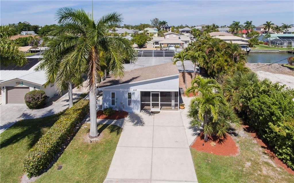 Recently Sold: $775,000 (3 beds, 2 baths, 1356 Square Feet)
