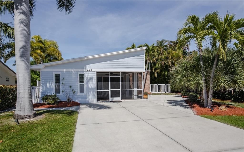 Recently Sold: $775,000 (3 beds, 2 baths, 1356 Square Feet)