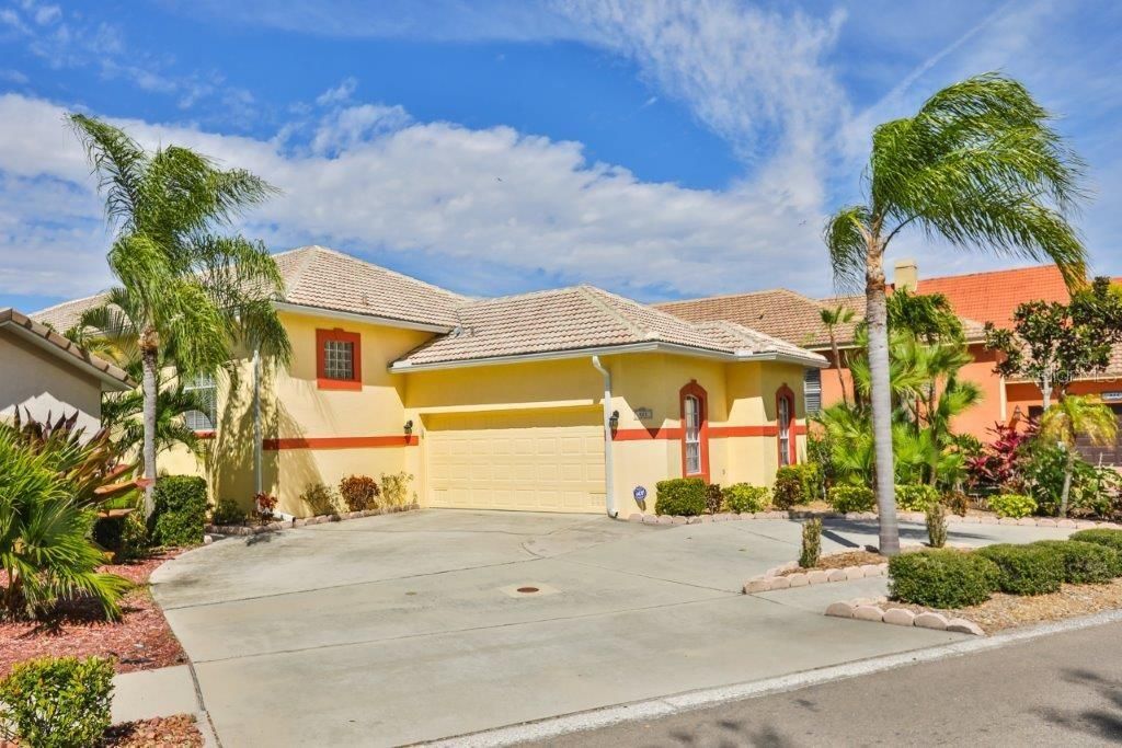 Recently Sold: $595,000 (3 beds, 3 baths, 1990 Square Feet)
