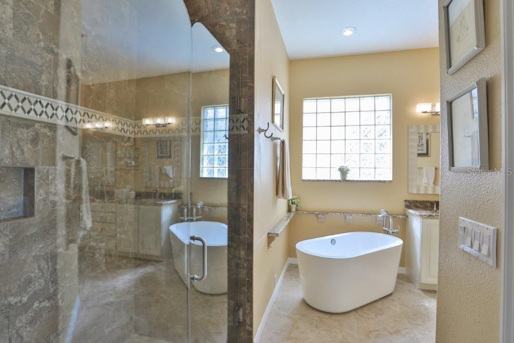 最近售出: $595,000 (3 贝兹, 3 浴室, 1990 平方英尺)