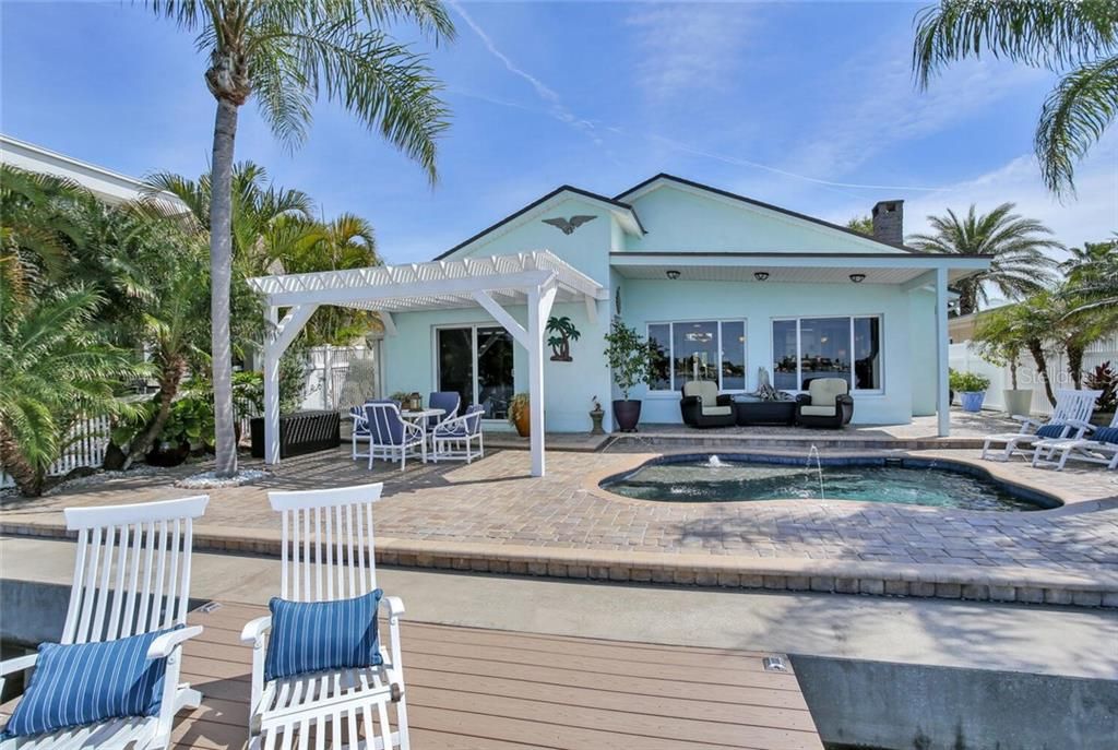Recently Sold: $1,075,000 (3 beds, 3 baths, 2137 Square Feet)