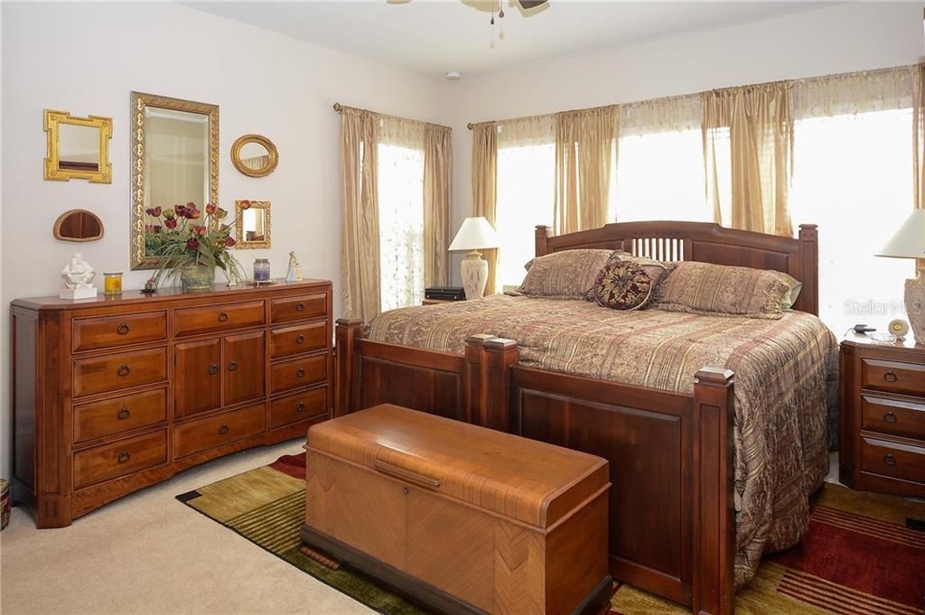 Vendido Recientemente: $300,000 (2 camas, 2 baños, 1732 Pies cuadrados)