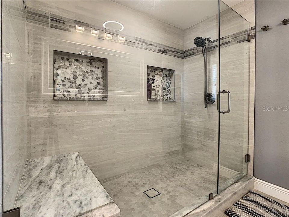 最近售出: $375,000 (4 贝兹, 2 浴室, 2310 平方英尺)