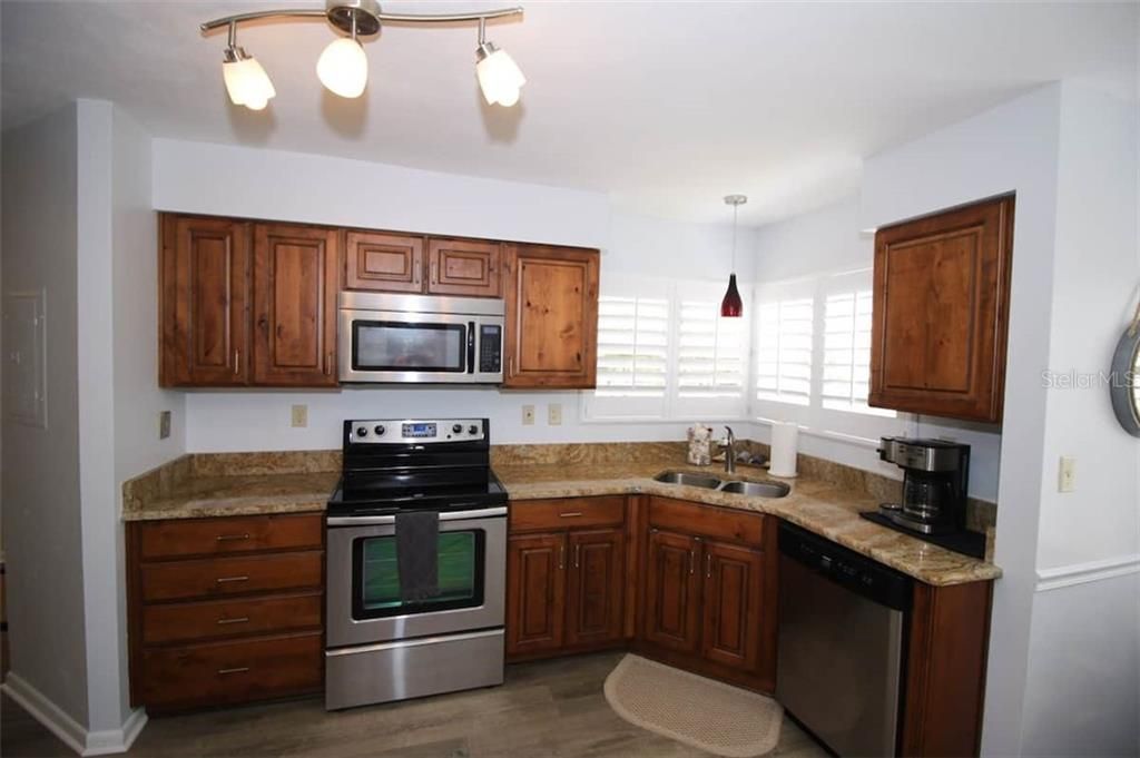 Recently Sold: $350,000 (2 beds, 2 baths, 1070 Square Feet)