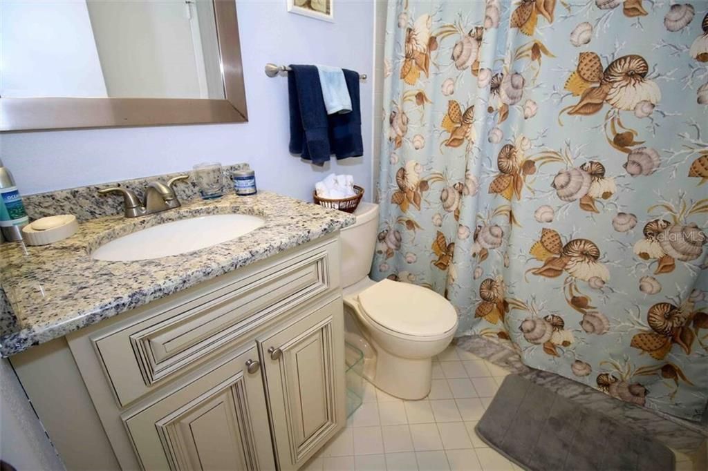 最近售出: $350,000 (2 贝兹, 2 浴室, 1070 平方英尺)