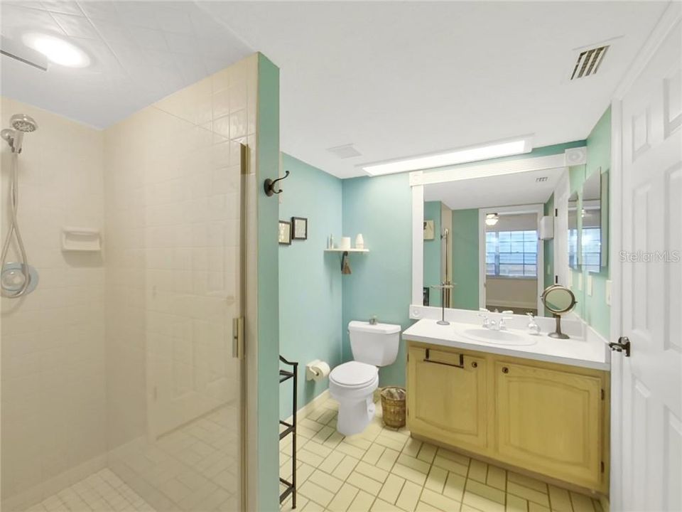 最近售出: $700,000 (4 贝兹, 3 浴室, 3341 平方英尺)