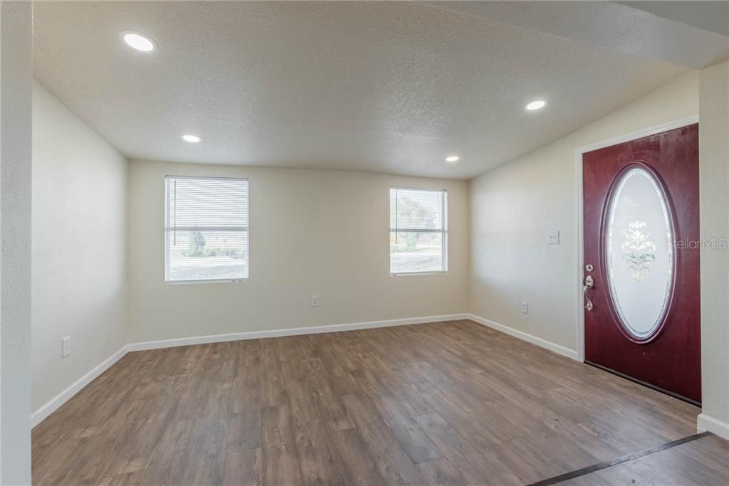 Recently Sold: $145,999 (3 beds, 1 baths, 1014 Square Feet)