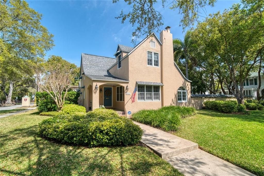 Recently Sold: $995,000 (4 beds, 3 baths, 3605 Square Feet)