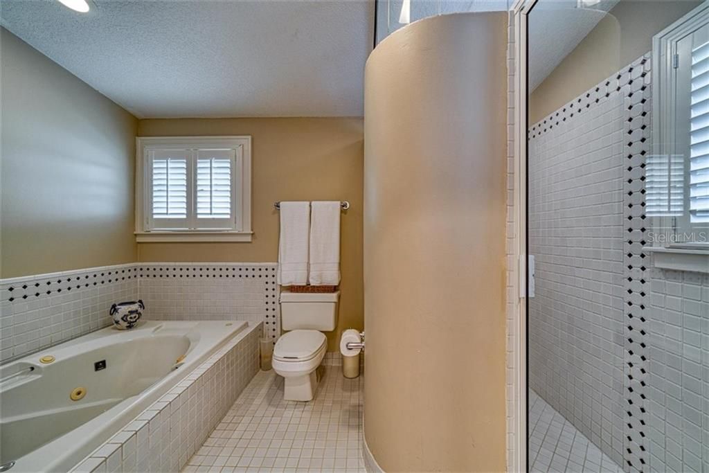 最近售出: $995,000 (4 贝兹, 3 浴室, 3605 平方英尺)