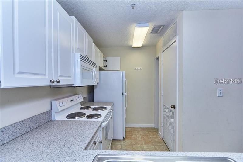 Recently Rented: $1,450 (2 beds, 2 baths, 990 Square Feet)