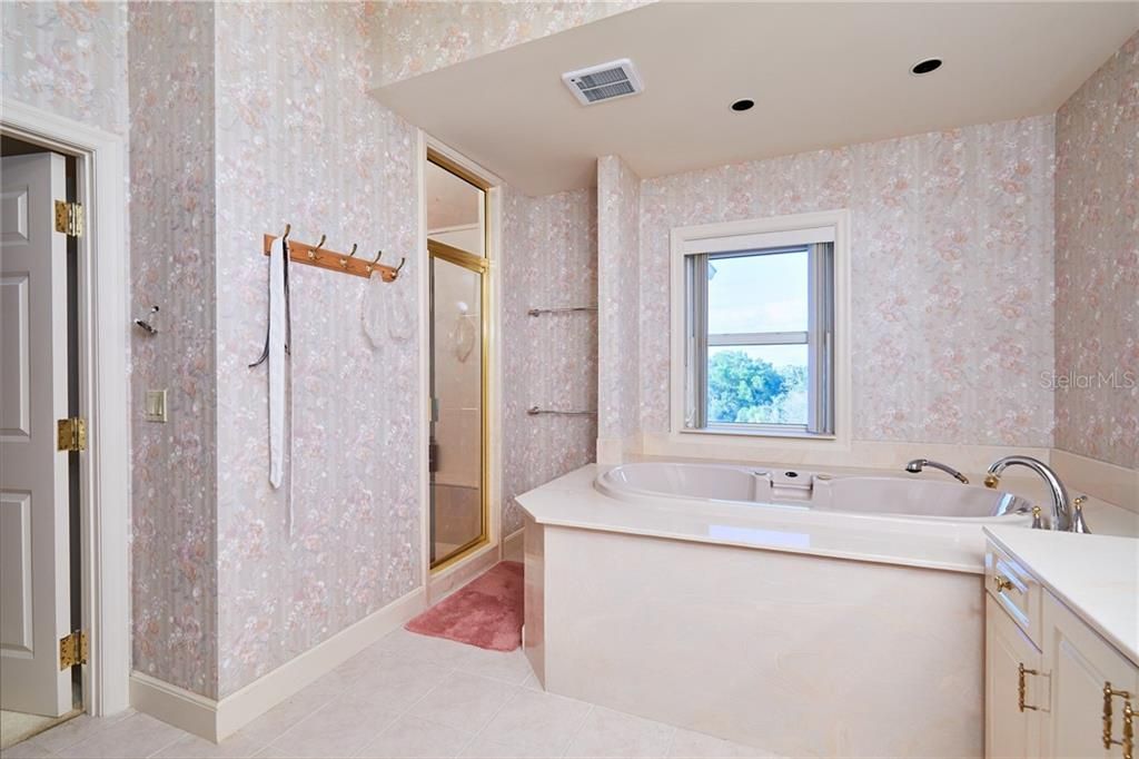 最近售出: $1,450,000 (5 贝兹, 6 浴室, 7132 平方英尺)