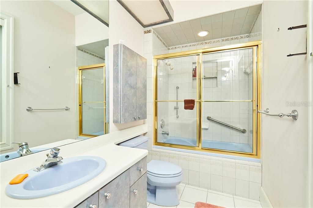 Недавно продано: $1,450,000 (5 спален, 6 ванн, 7132 Квадратных фут)