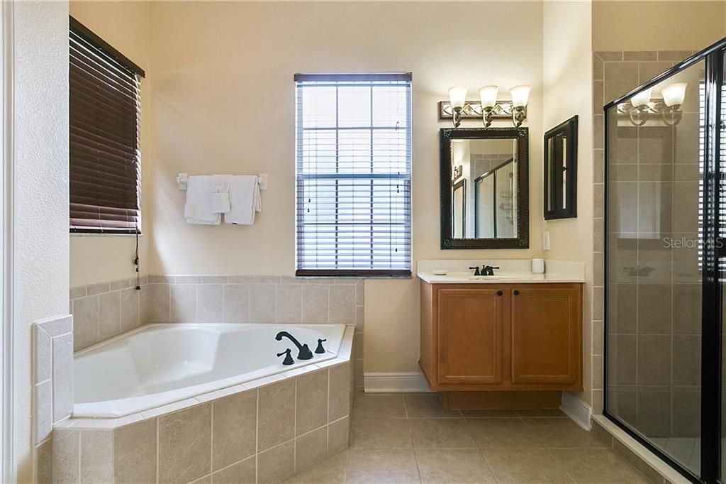 最近售出: $425,000 (5 贝兹, 3 浴室, 2477 平方英尺)