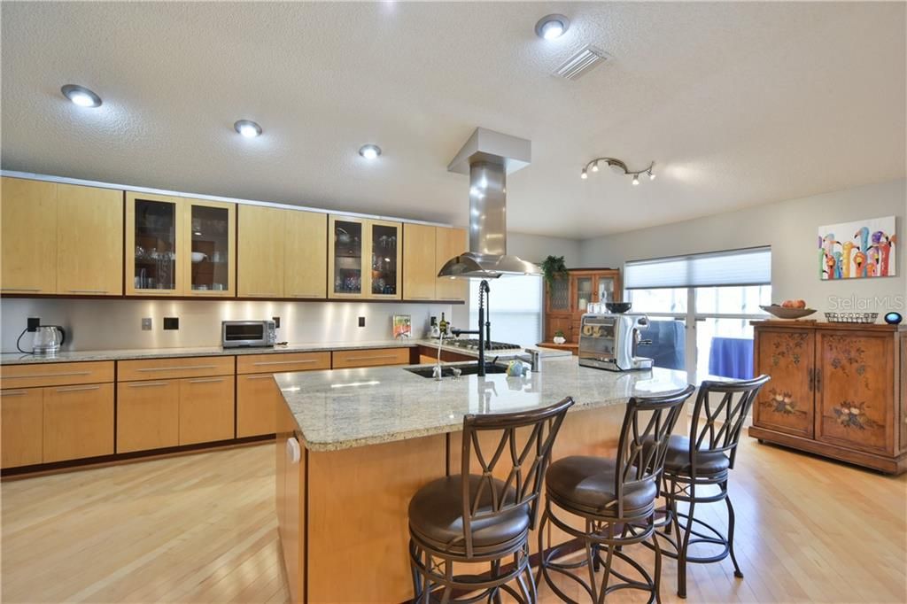 Recently Sold: $649,000 (3 beds, 2 baths, 2290 Square Feet)