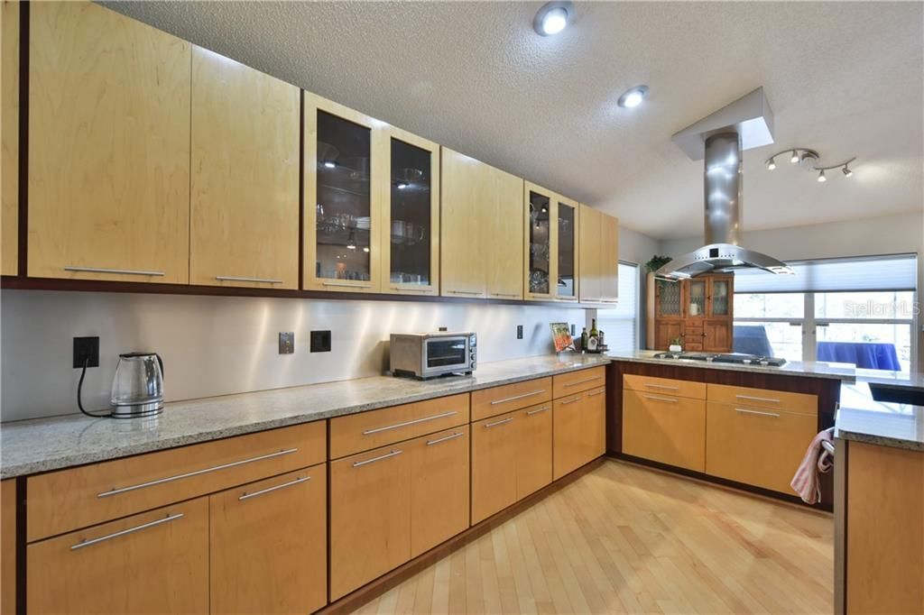 Recently Sold: $649,000 (3 beds, 2 baths, 2290 Square Feet)