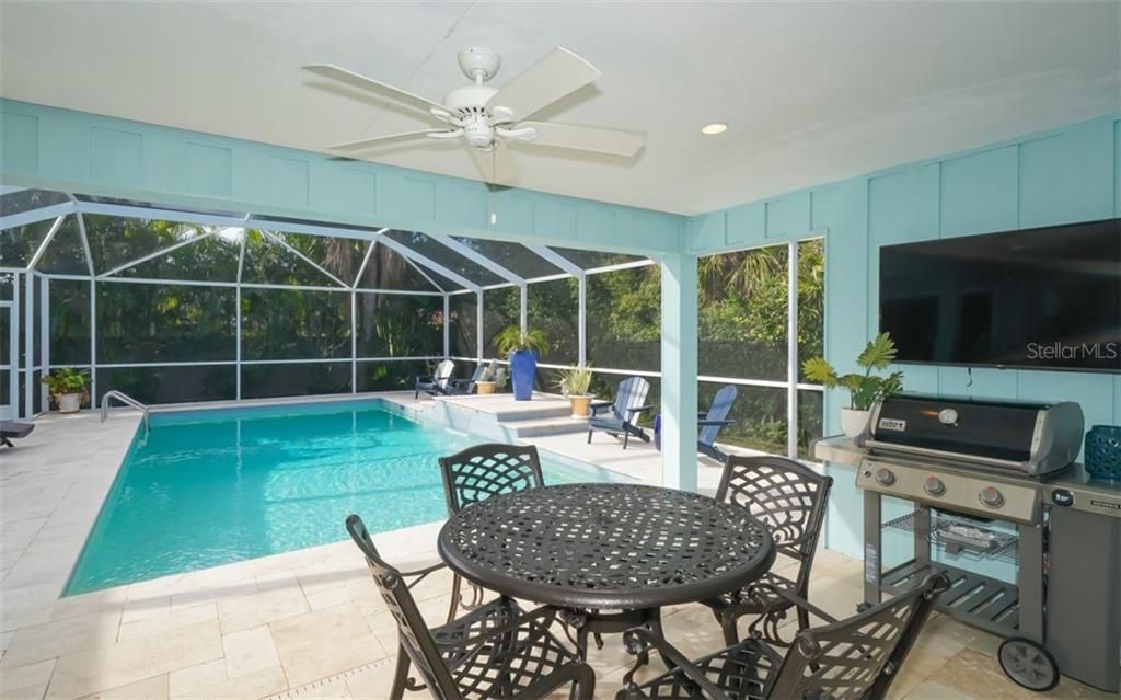 Poolside grilling/Dining area