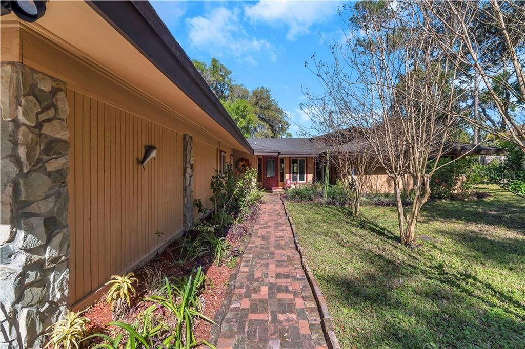 Recently Sold: $875,000 (3 beds, 4 baths, 3499 Square Feet)