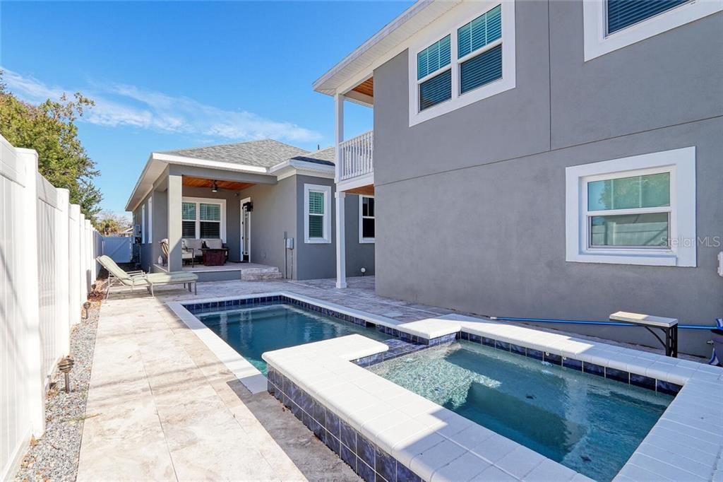 Recently Sold: $720,000 (4 beds, 3 baths, 2400 Square Feet)
