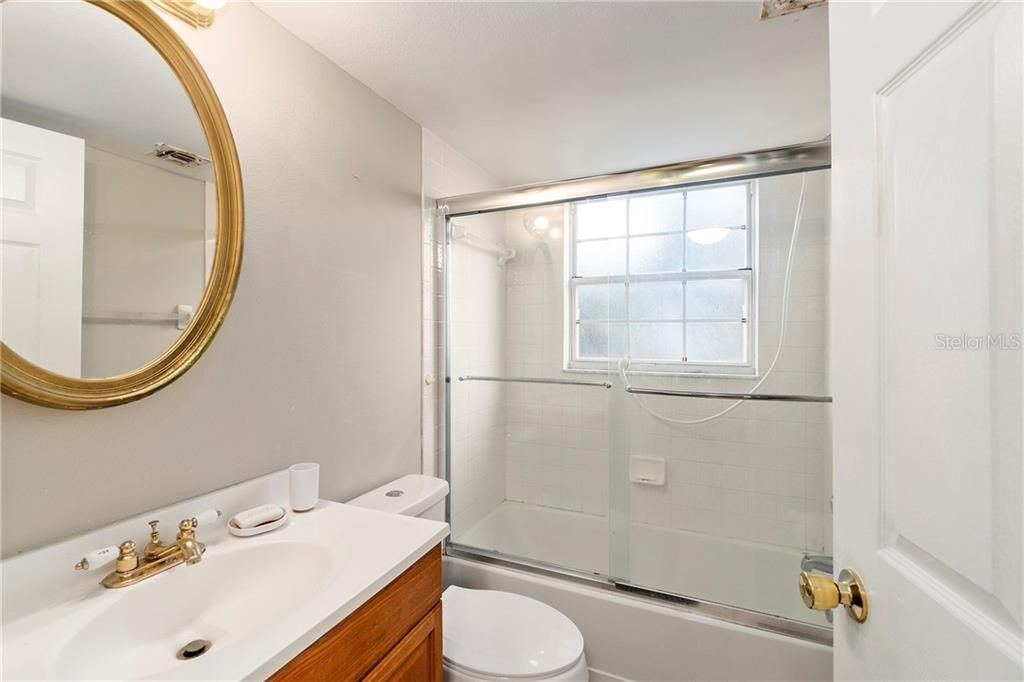最近售出: $79,900 (2 贝兹, 2 浴室, 885 平方英尺)