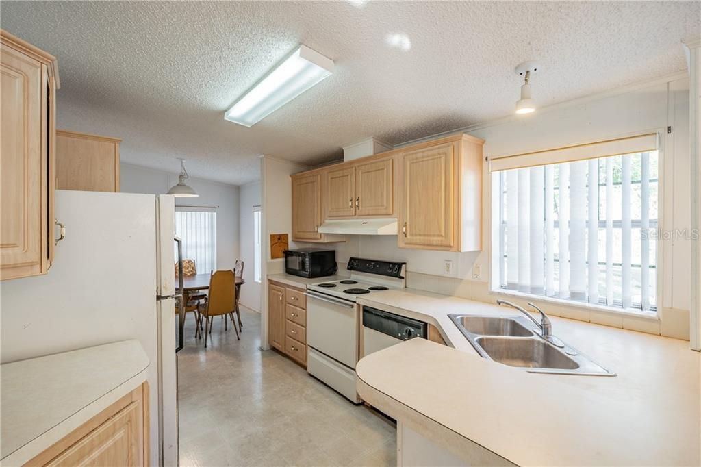 Recently Sold: $150,000 (3 beds, 2 baths, 1242 Square Feet)