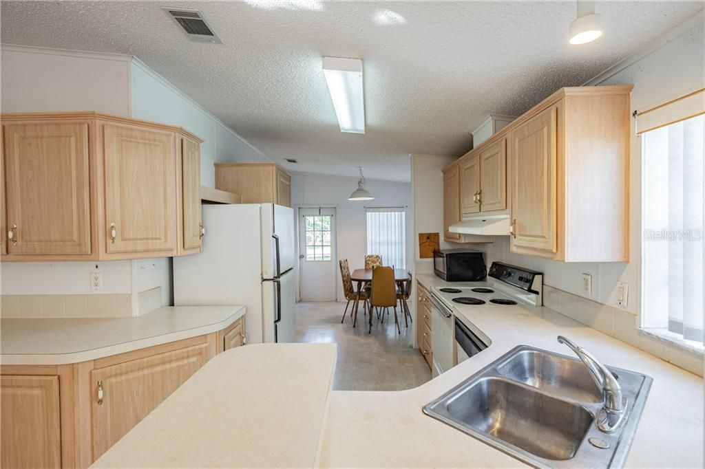 Recently Sold: $150,000 (3 beds, 2 baths, 1242 Square Feet)