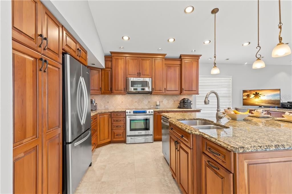 Recently Sold: $750,000 (3 beds, 2 baths, 2075 Square Feet)